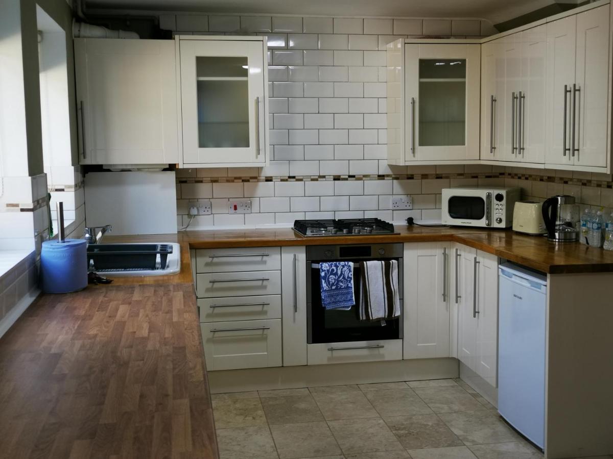 Brigstock Holidays House Манчестер Екстер'єр фото