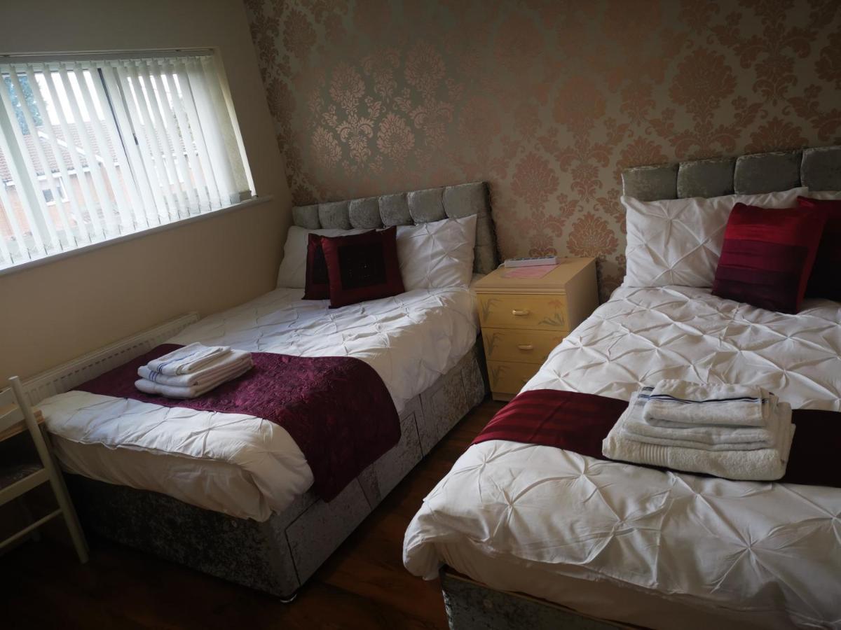 Brigstock Holidays House Манчестер Екстер'єр фото