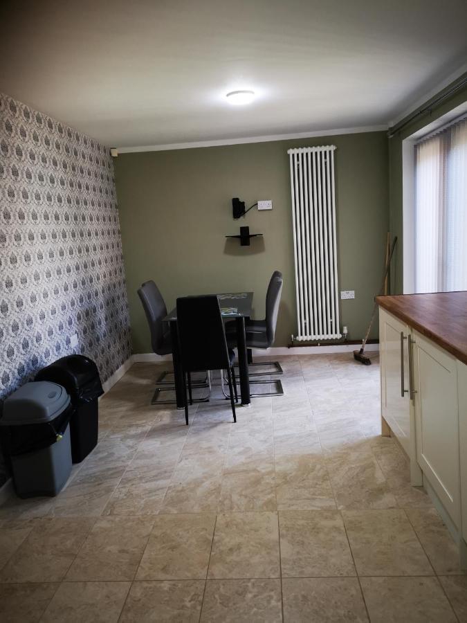 Brigstock Holidays House Манчестер Екстер'єр фото