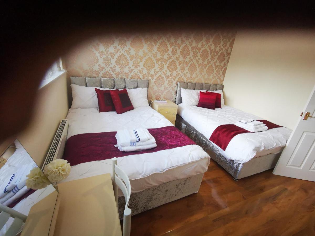 Brigstock Holidays House Манчестер Екстер'єр фото