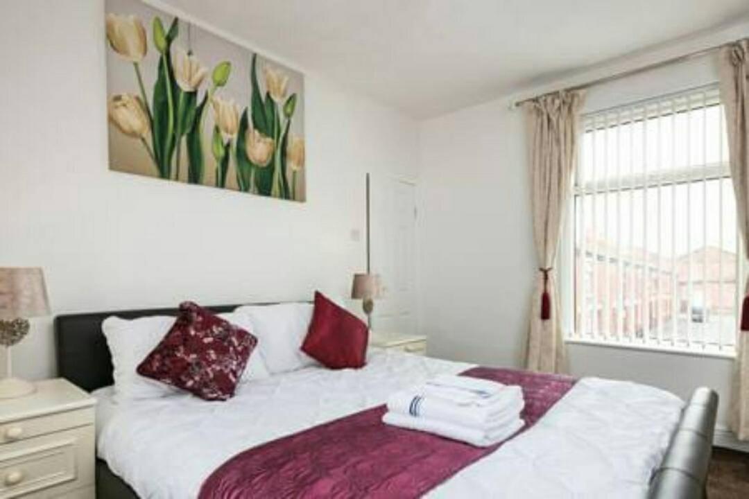 Brigstock Holidays House Манчестер Екстер'єр фото