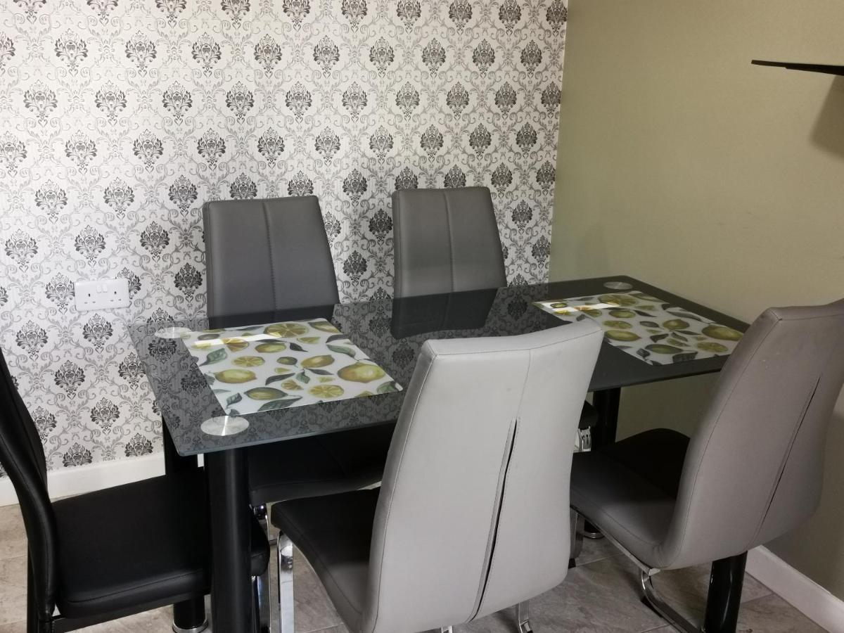 Brigstock Holidays House Манчестер Екстер'єр фото