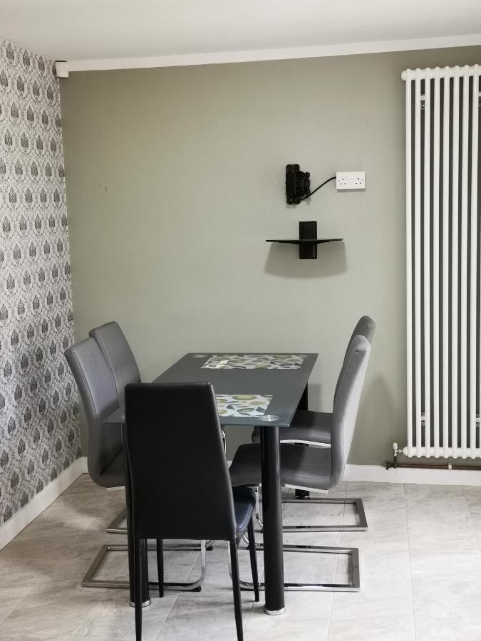 Brigstock Holidays House Манчестер Екстер'єр фото