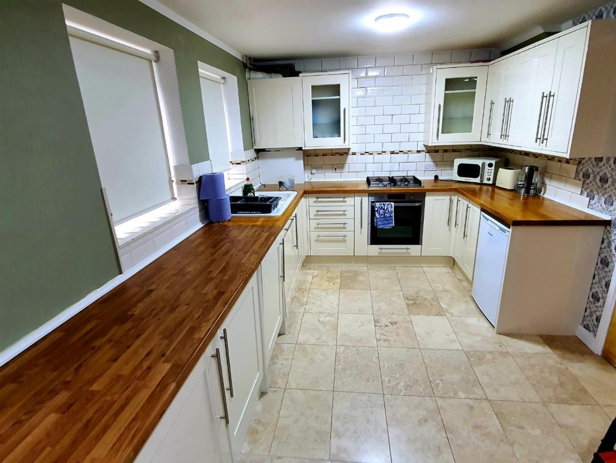 Brigstock Holidays House Манчестер Екстер'єр фото
