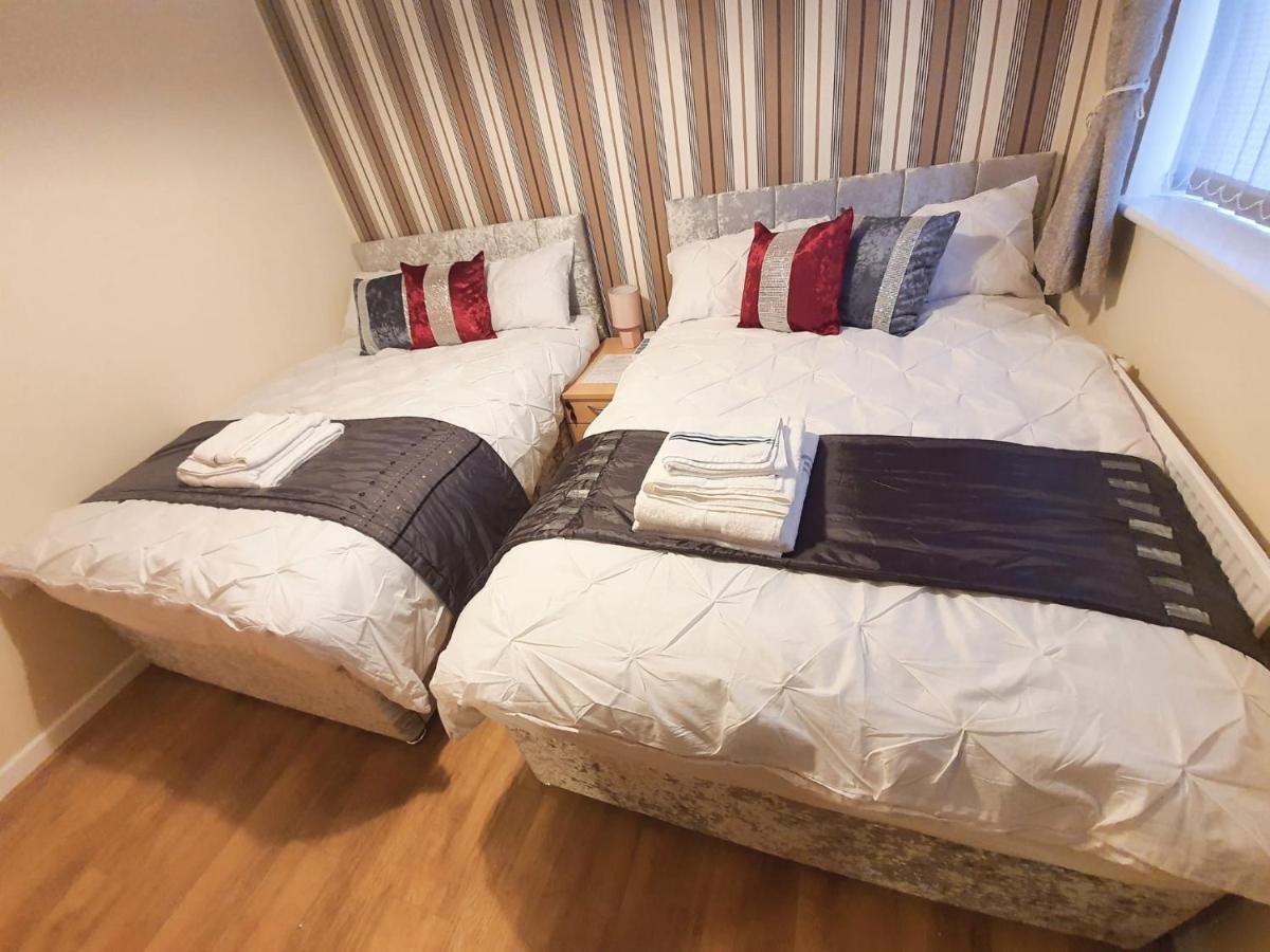 Brigstock Holidays House Манчестер Екстер'єр фото