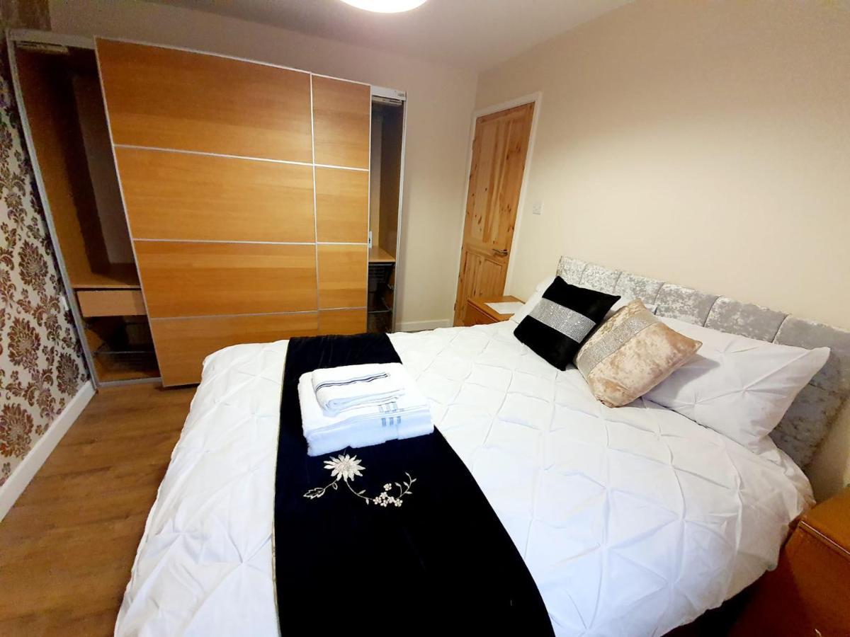 Brigstock Holidays House Манчестер Екстер'єр фото