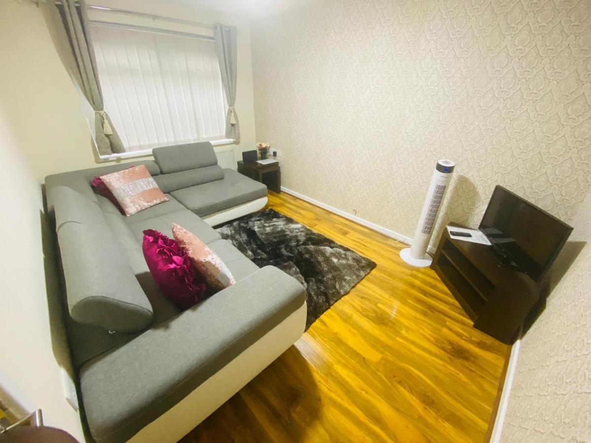 Brigstock Holidays House Манчестер Екстер'єр фото