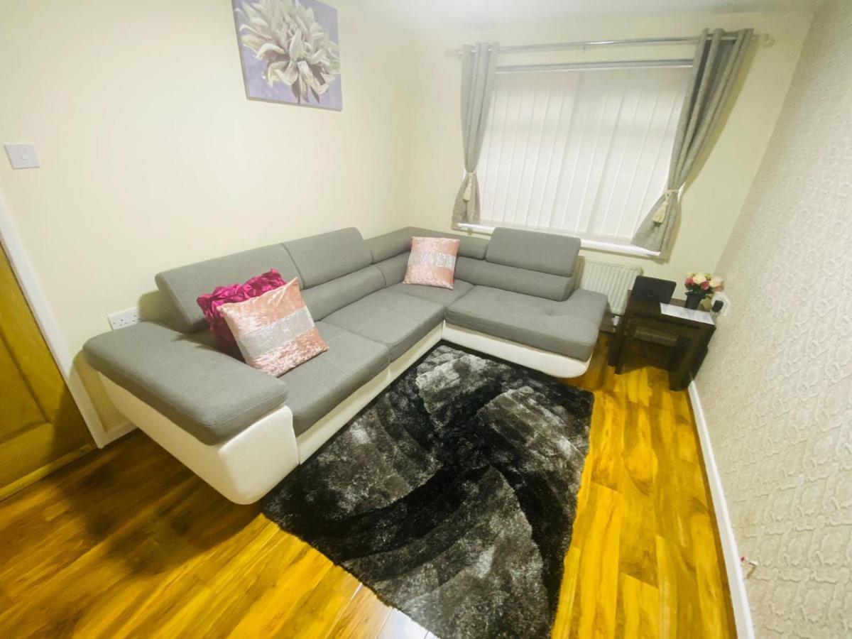 Brigstock Holidays House Манчестер Екстер'єр фото