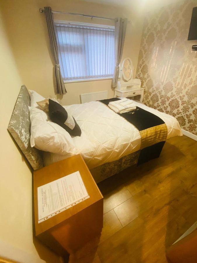 Brigstock Holidays House Манчестер Екстер'єр фото