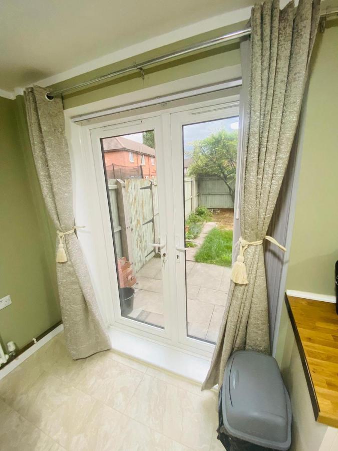 Brigstock Holidays House Манчестер Екстер'єр фото