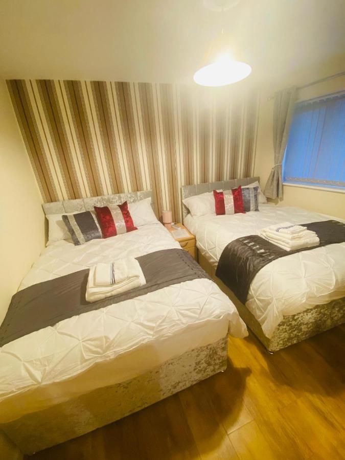 Brigstock Holidays House Манчестер Екстер'єр фото
