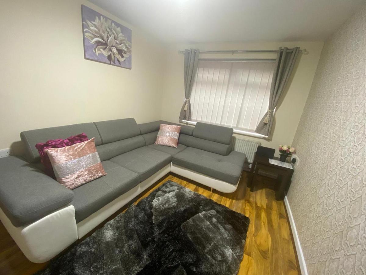 Brigstock Holidays House Манчестер Екстер'єр фото